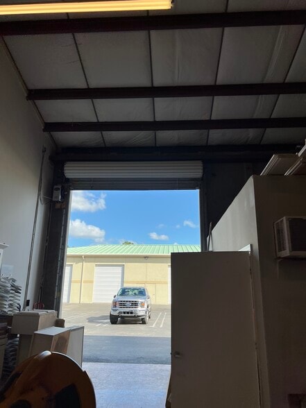 More Photos Of 535-545 NW Mercantile Pl, Port Saint Lucie Light Distribution For Sale