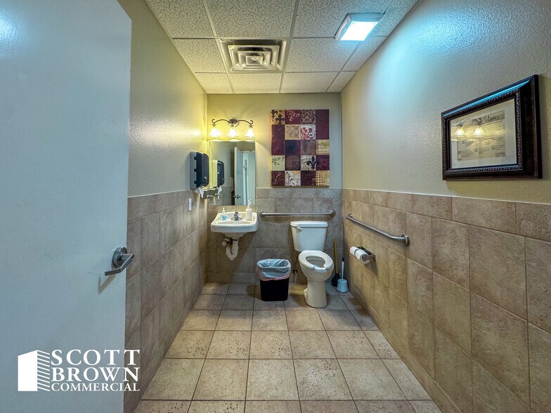 More Photos Of 3303 Colorado Blvd, Denton Medical For Lease