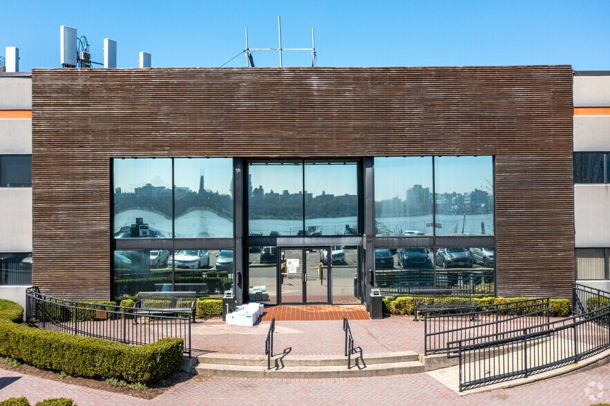 More Photos Of 725 River Rd, Edgewater Medical For Lease