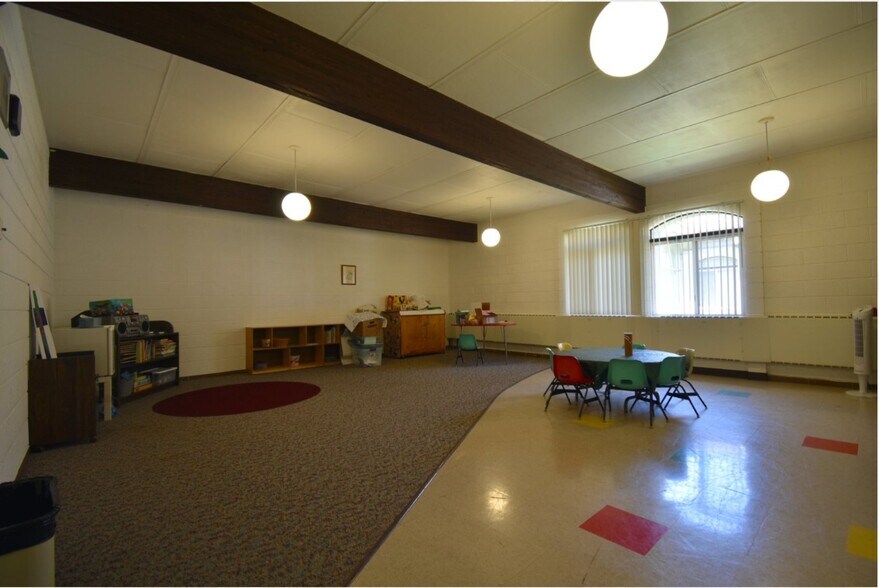 More Photos Of 20300 Middlebelt Rd, Livonia Religious Facility For Lease