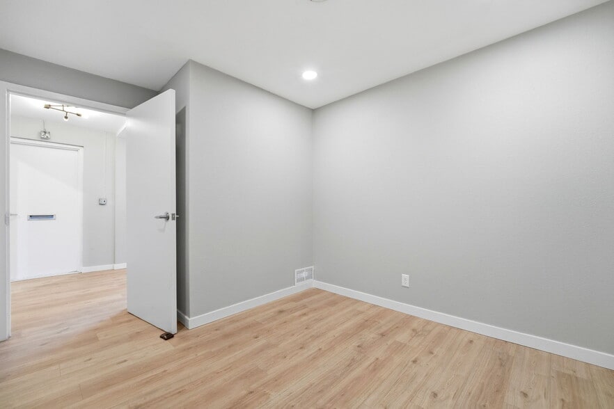 More Photos Of 2513-2515 E Willamette Ave, Colorado Springs Manufacturing For Lease