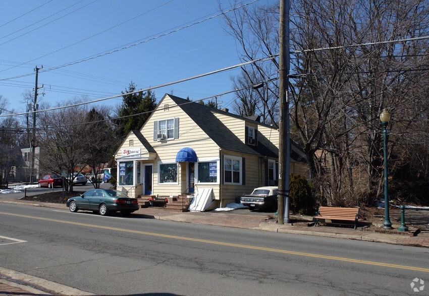 Primary Photo Of 108 Church St NE, Vienna Freestanding For Sale