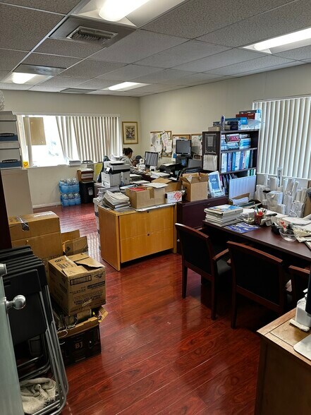 More Photos Of 6011-6015 Reseda Blvd, Tarzana Auto Repair For Sale