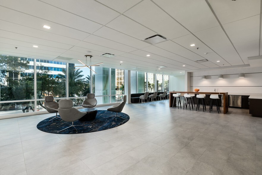 More Photos Of 101 E Kennedy Blvd, Tampa Office For Lease
