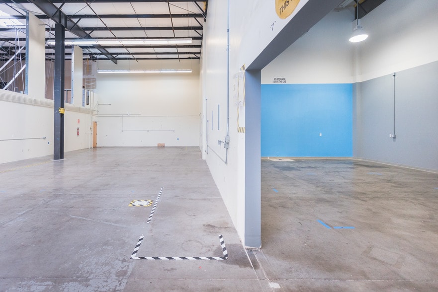 More Photos Of 1505 Westec Dr, Eugene Flex For Lease