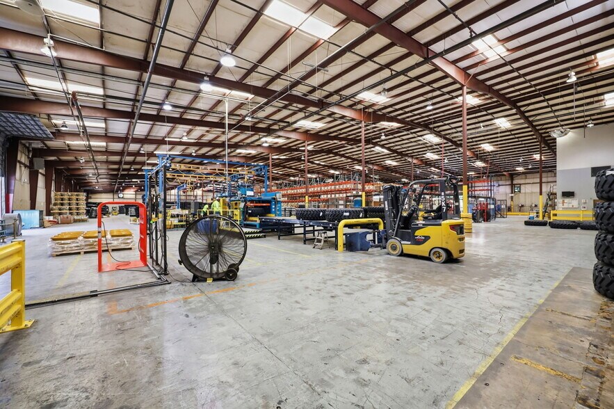 More Photos Of 1526 S Brightleaf Blvd, Smithfield Warehouse For Lease