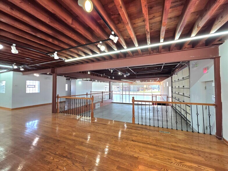 More Photos Of 10220 Grand Ave, Franklin Park Storefront Retail Office For Lease