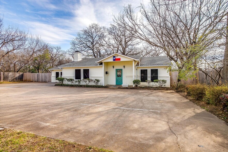 More Photos Of 2418 Cales Dr, Arlington Office Residential For Sale