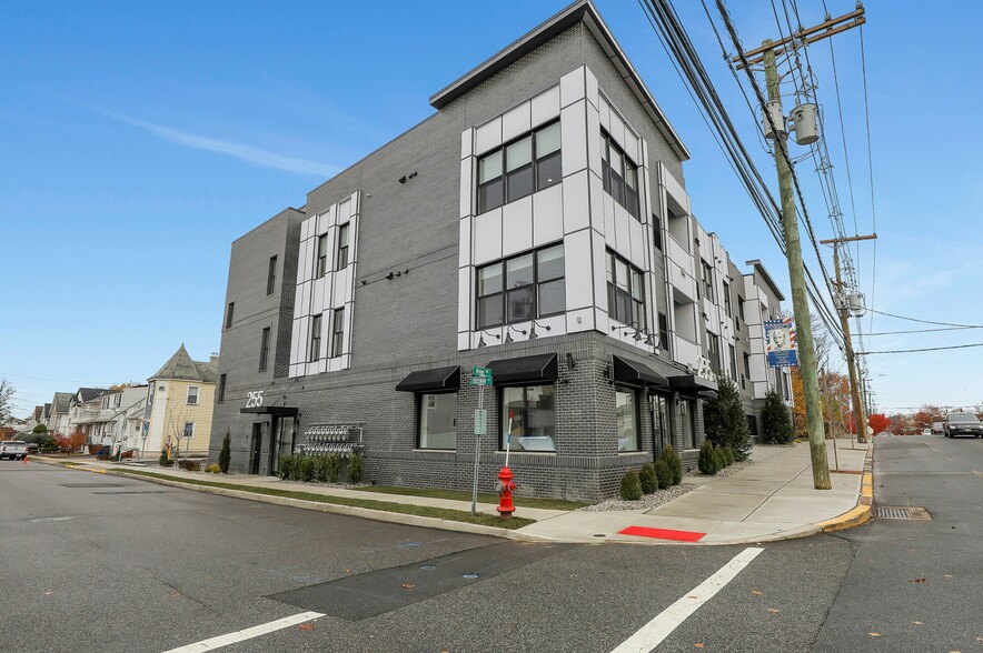 Primary Photo Of 255 Ridge Rd, Lyndhurst Apartments For Lease