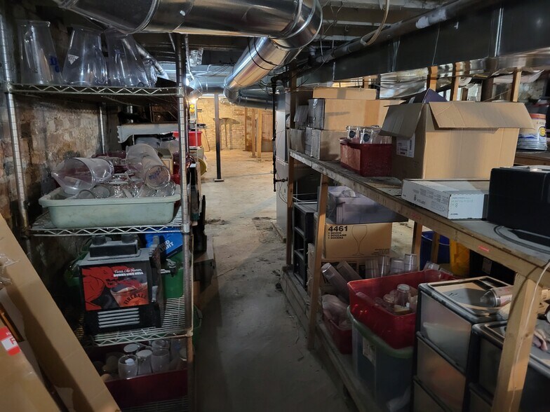 More Photos Of 90 E Jefferson St, Franklin Specialty For Lease