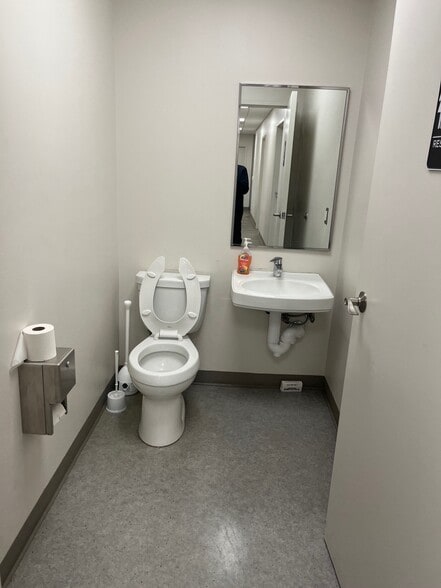 More Photos Of 2101-2107 Klockner Rd, Trenton Medical For Sale