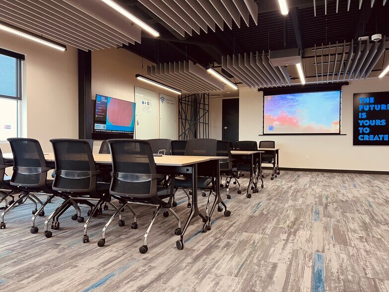 More Photos Of 13315 E 112th St N, Owasso Coworking Space