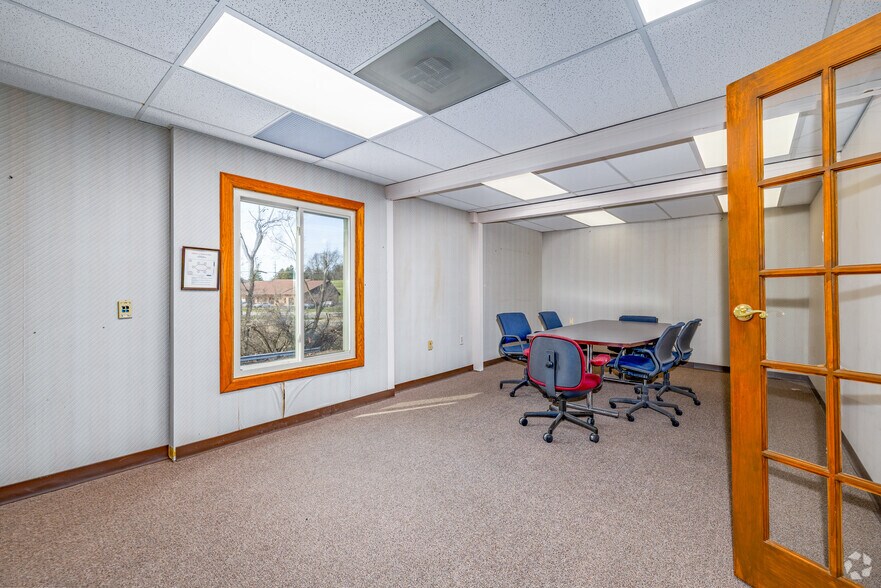 More Photos Of 4999 Northcutt Pl, Dayton Medical For Lease