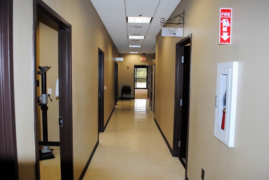 More Photos Of 10411 Moss Park Rd, Orlando Office For Lease