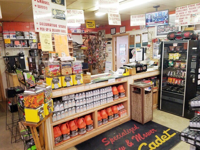 More Photos Of 3954 W Main St, Salem Freestanding For Lease