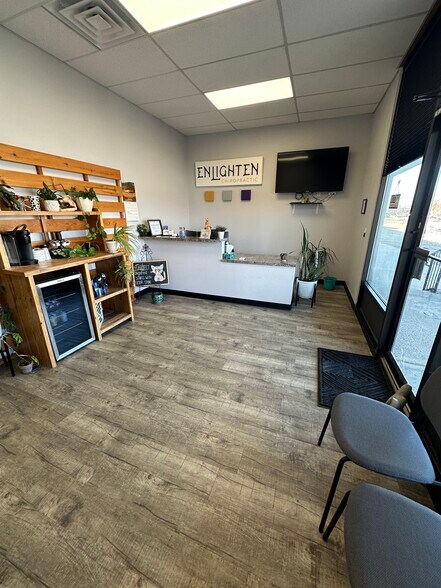 More Photos Of 9537-9573 W 87th St, Overland Park Unknown For Lease