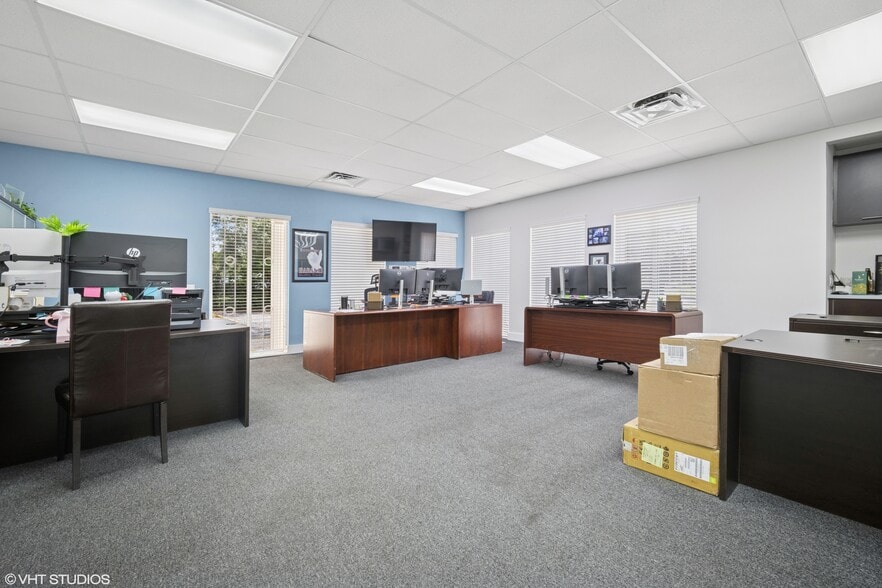 More Photos Of 10405 NW 37th Ter, Doral Warehouse For Sale