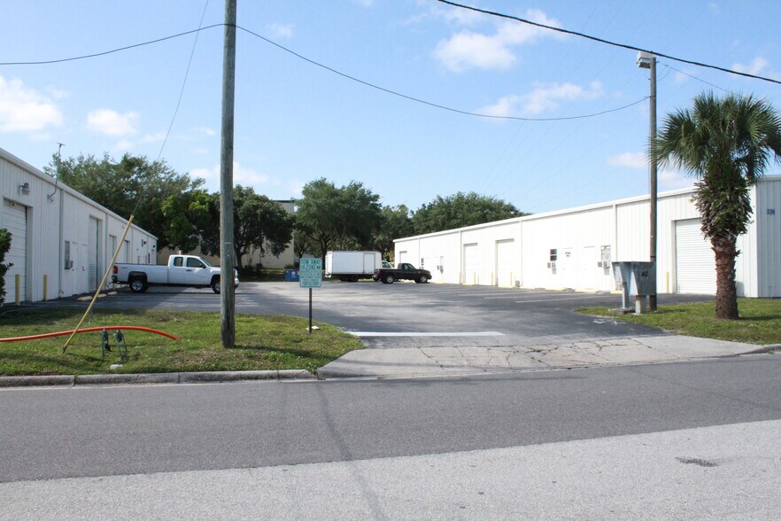 More Photos Of 238 W Marvin Ave, Longwood Warehouse For Lease