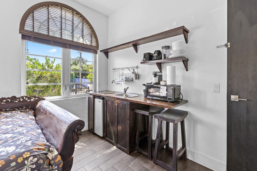 More Photos Of 575 NE 61st St, Miami Hotel For Sale