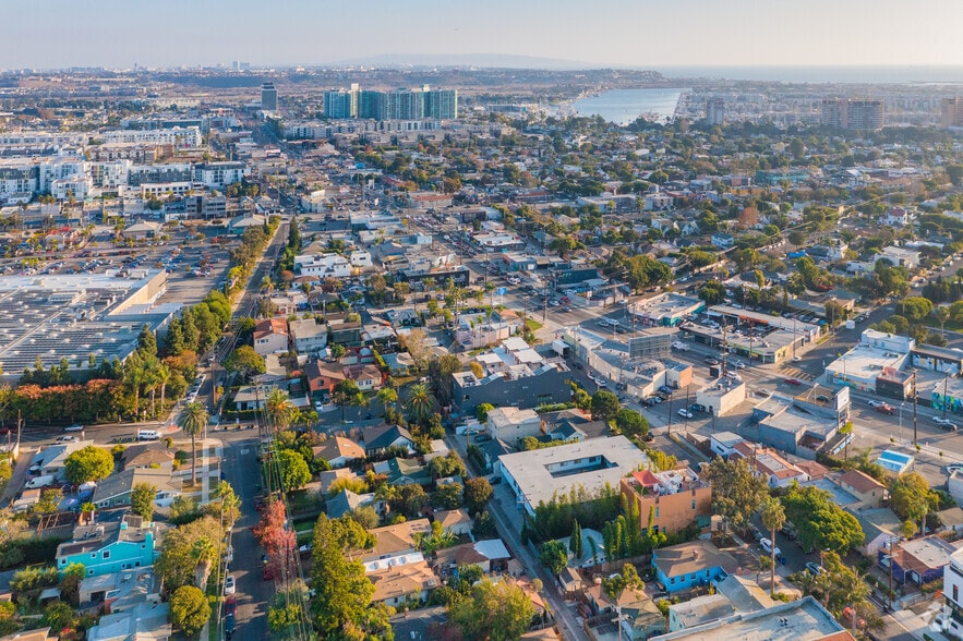 More Photos Of 2478 Penmar Ave, Venice Dormitory For Sale