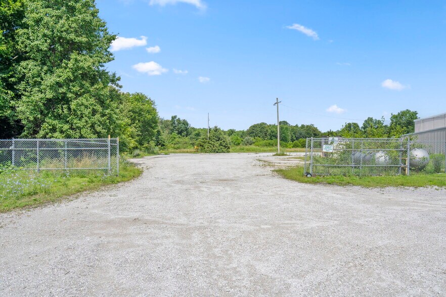 More Photos Of 825 MO-59, Carthage Industrial For Lease