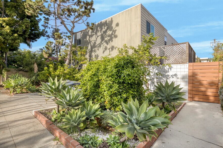 More Photos Of 1507 Berkeley St, Santa Monica Apartments For Sale