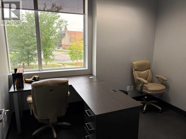 More Photos Of 264 Midpark Way SE, Calgary Office For Lease