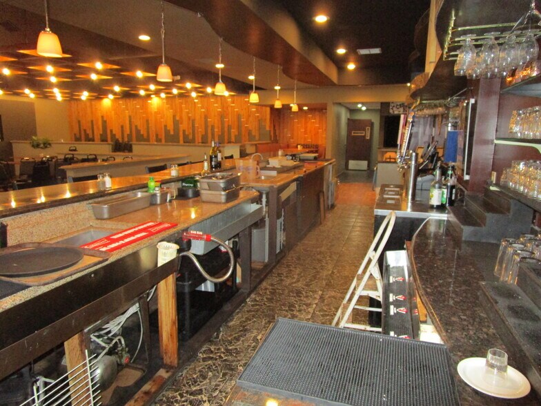 More Photos Of 1301 E Fulton St, Garden City Bar For Sale