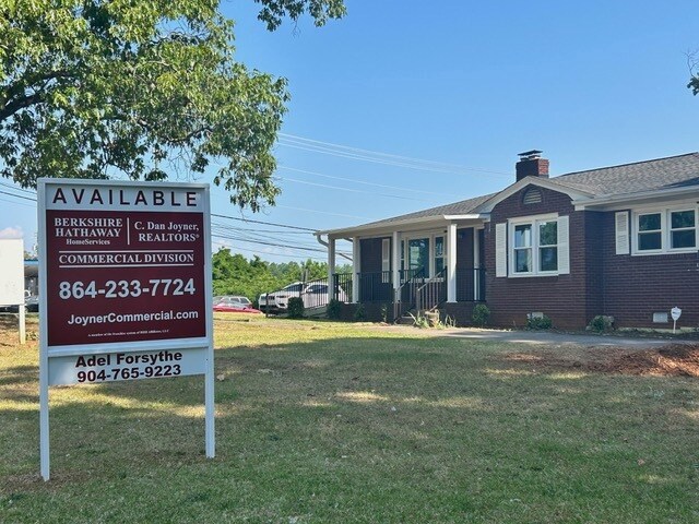 More Photos Of 1934 N Pleasantburg Dr, Greenville Medical For Lease