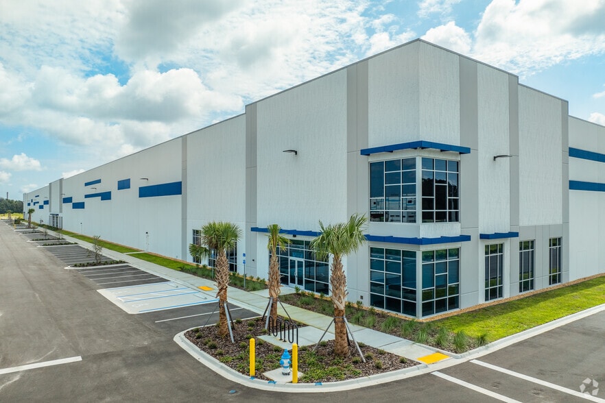 Primary Photo Of 1511 Zoo Pky, Jacksonville Distribution For Lease