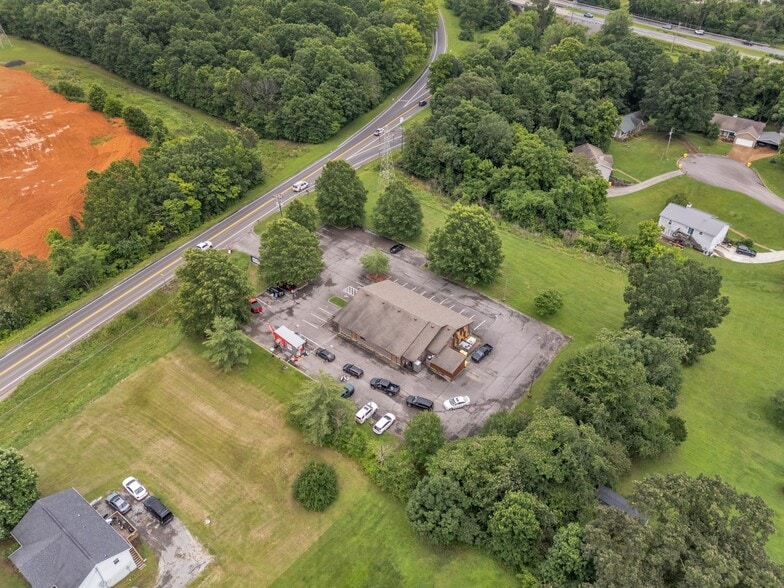 More Photos Of 207 Highway 96 N, Fairview Showroom For Sale