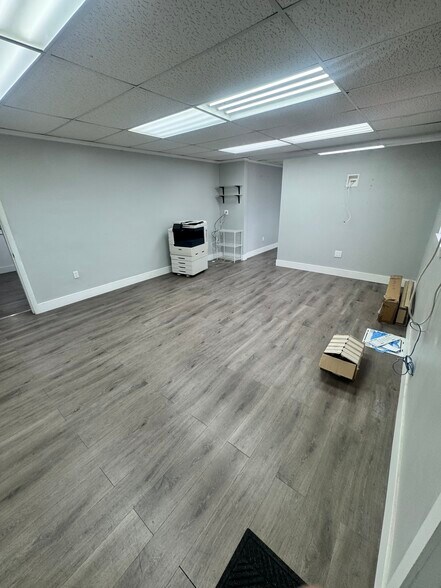 More Photos Of 2376-2380 NW 21st Ter, Miami Warehouse For Lease