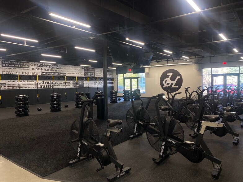 More Photos Of 228 E Plaza Dr, Eagle Freestanding For Lease