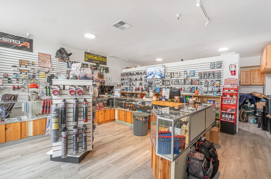 More Photos Of 9071 Windsor Rd, Windsor General Retail For Lease