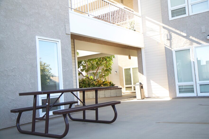 More Photos Of 3950 Long Beach Blvd, Long Beach Medical For Lease