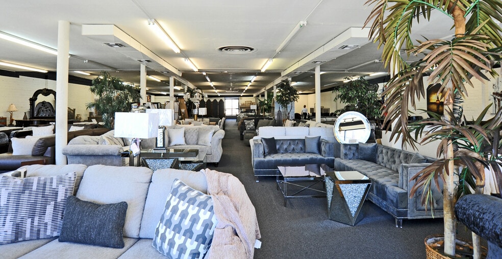More Photos Of 209 N Arroyo Blvd, Nogales Storefront For Sale