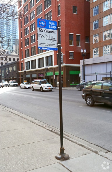 More Photos Of 534 N Clark St, Chicago Storefront Retail Residential For Lease