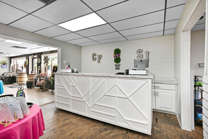 More Photos Of 537 E Main St, Lebanon Freestanding For Sale