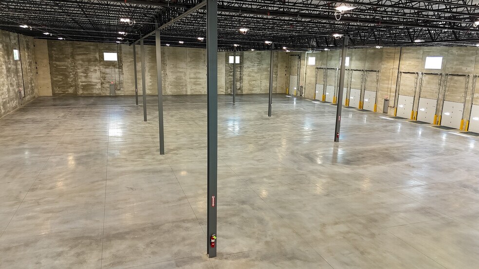 More Photos Of 2290 White Oak Cir, Aurora Warehouse For Lease