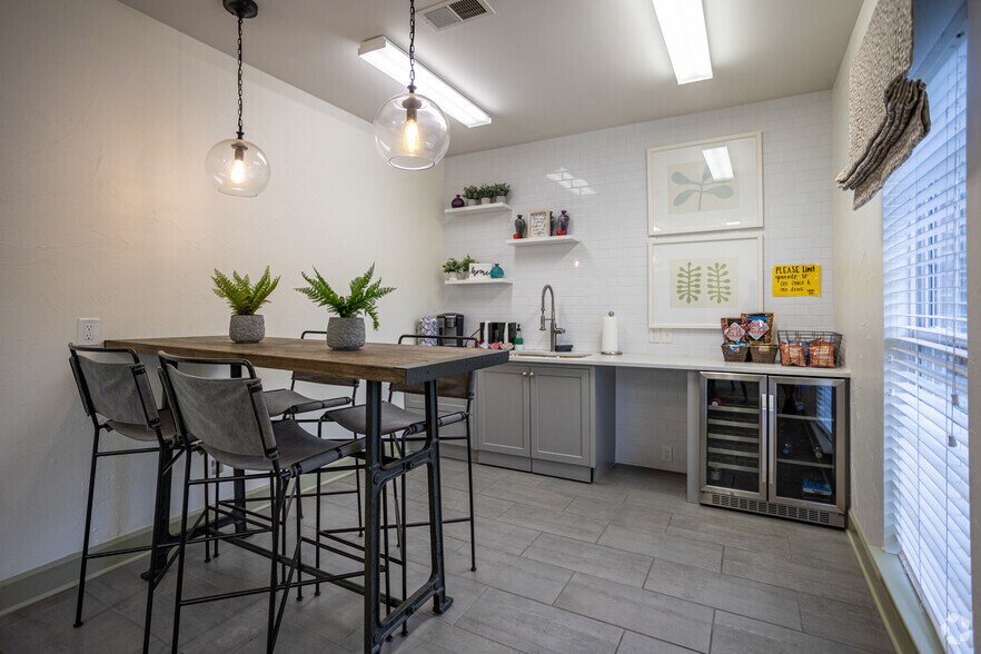 More Photos Of 501 Tiger Way, Knoxville Apartments For Sale