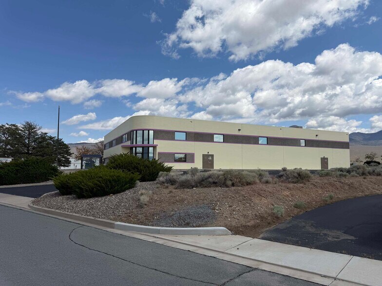 More Photos Of 5 Airpark Vista Blvd, Dayton Manufacturing For Lease