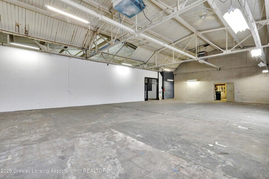 More Photos Of 1023-1027 S Washington Ave, Lansing General Retail For Sale