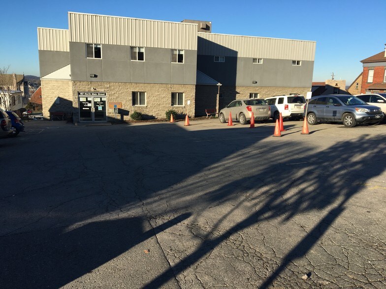 More Photos Of 167 N Main St, Washington Office For Sale