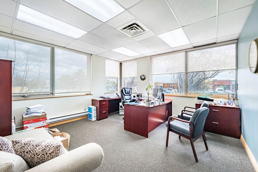 More Photos Of 220 Advance Blvd, Brampton Office For Sale