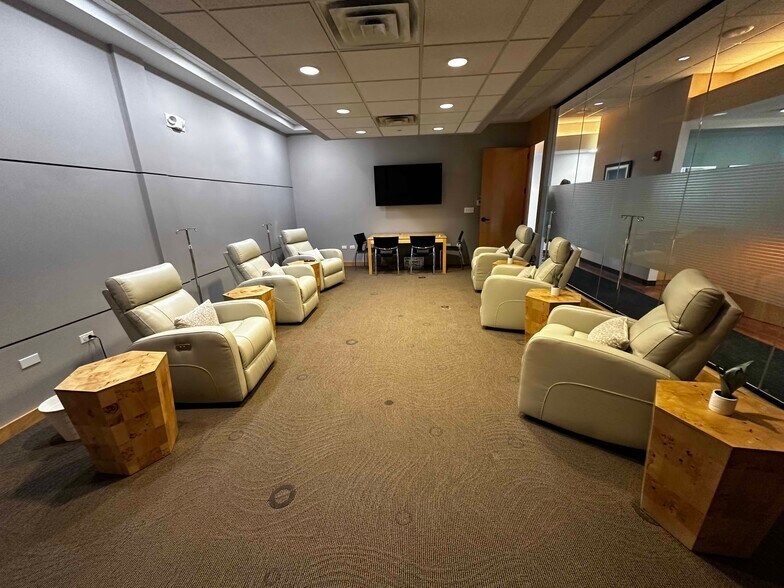 More Photos Of 486 W Boughton Rd, Bolingbrook Medical For Lease