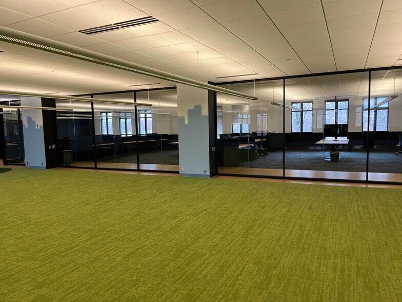 More Photos Of 6300 Sprint Pky, Overland Park Coworking Space