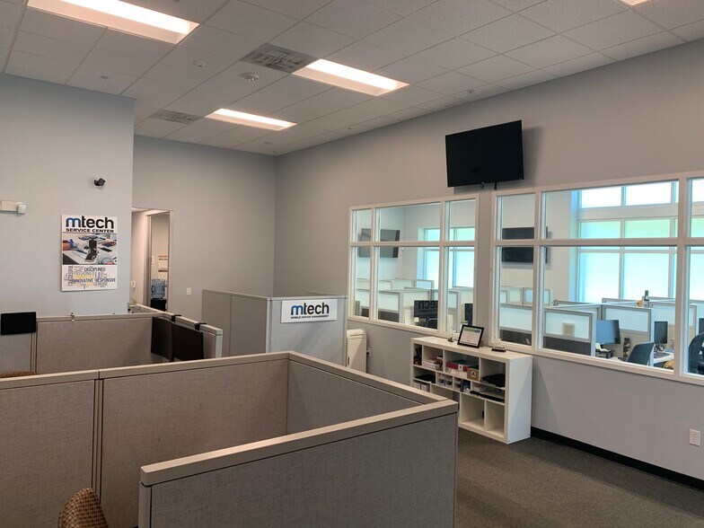 More Photos Of 8010 25th Ct E, Sarasota Industrial For Lease