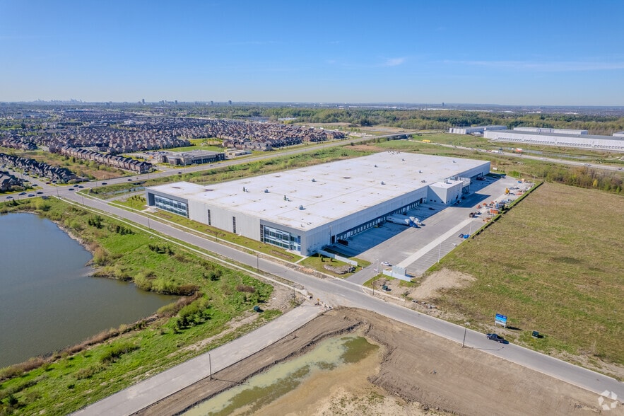 More Photos Of 100 Ace Dr, Brampton Distribution For Lease