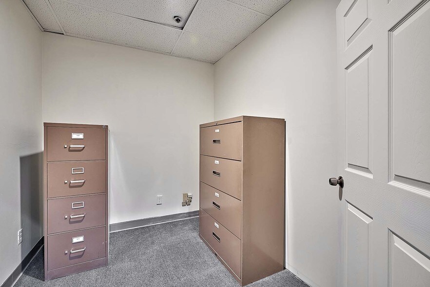 More Photos Of 13013-13017 166th St, Cerritos Warehouse For Lease