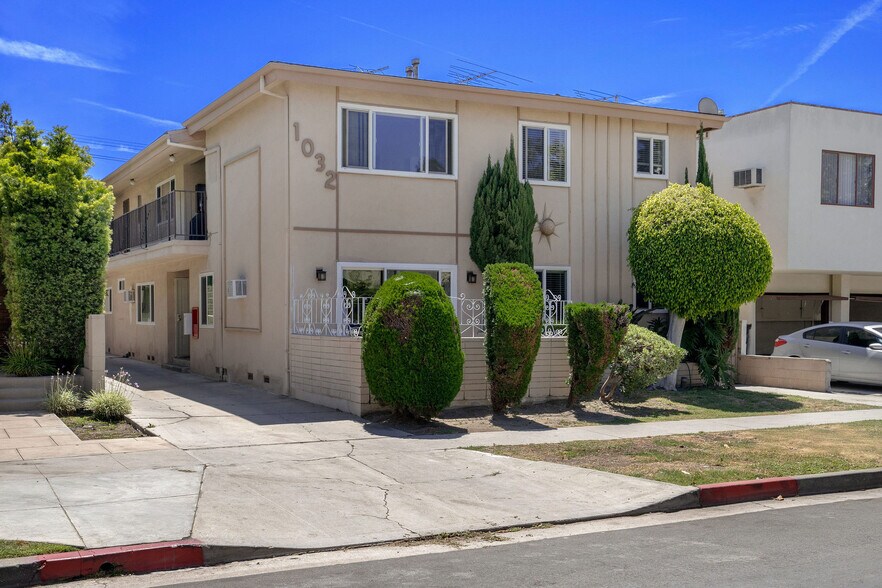 More Photos Of 1032 S Bedford St, Los Angeles Apartments For Sale